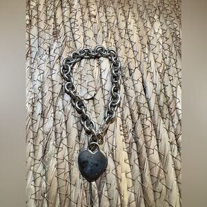 Heart shape chain bracelet.